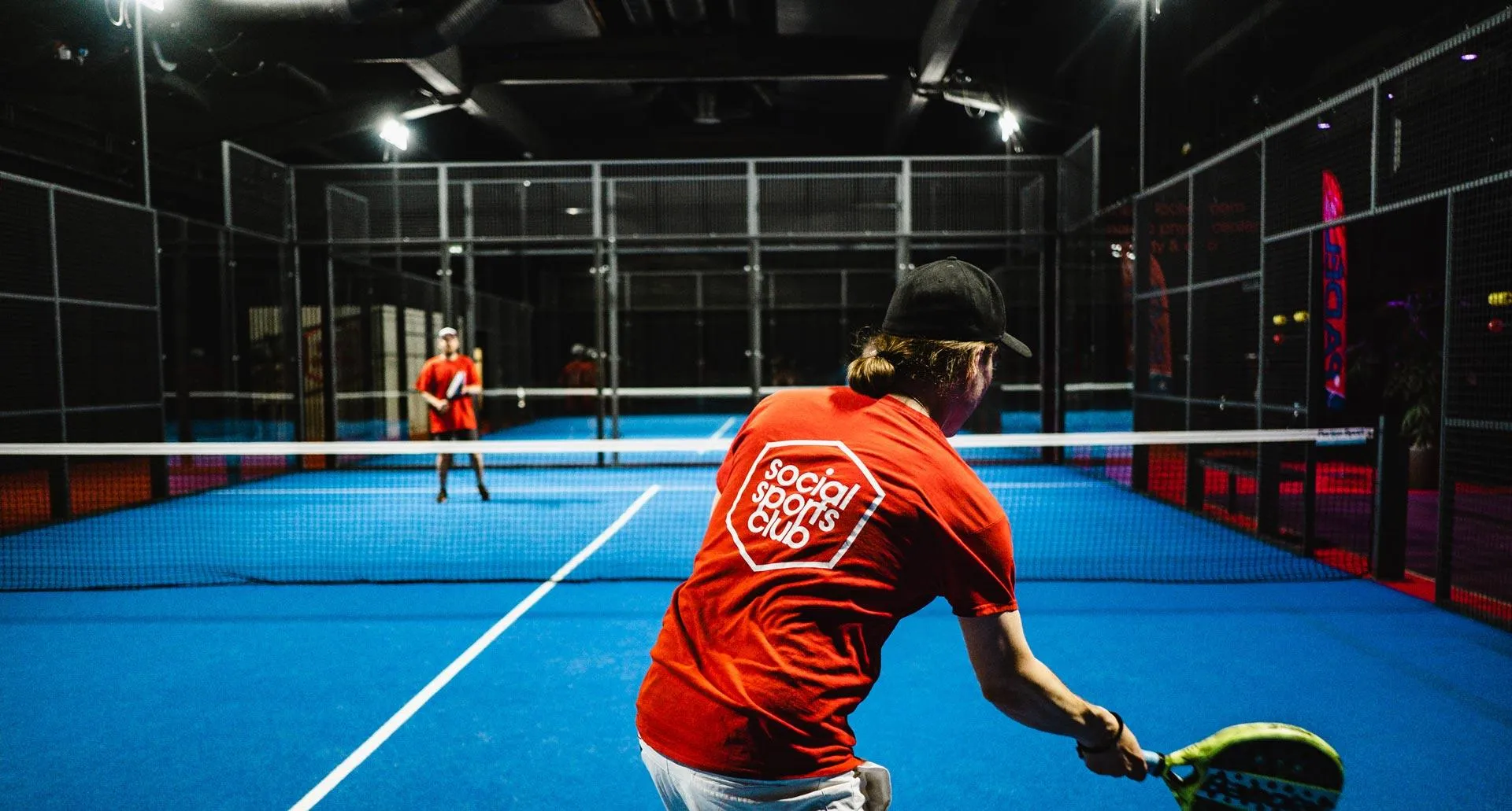 Social Sports Clubin kentät ja pelaajia